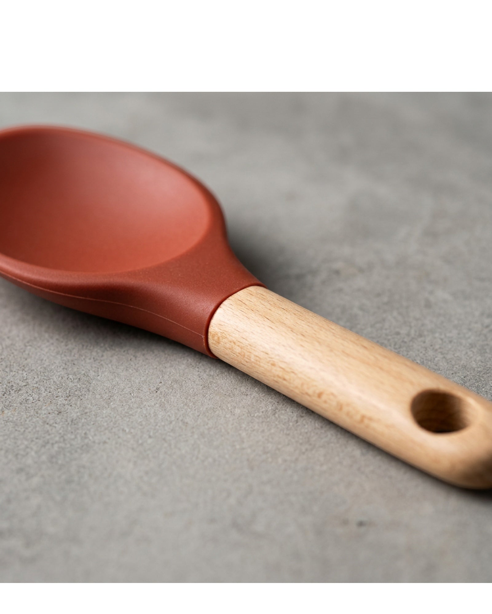 Vryno Beech-Handle Silicone Deep Spoon Spatula 31.5 cm Brick - Detail view